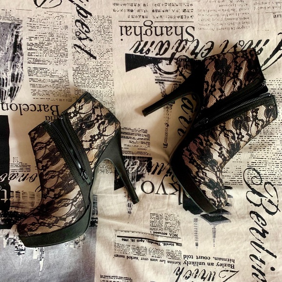 Lace black heels - Picture 1 of 3